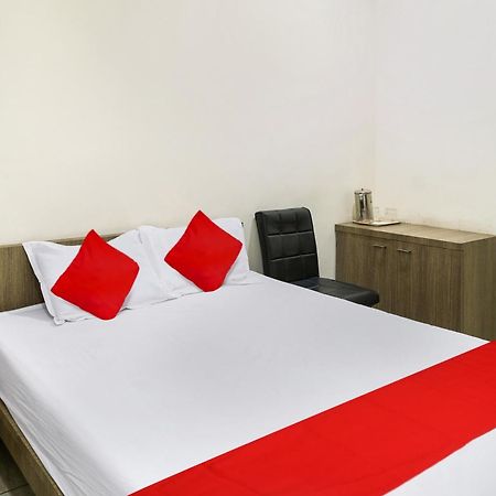 Oyo Flagship Pawan Park Hotel Vellore Bagian luar foto