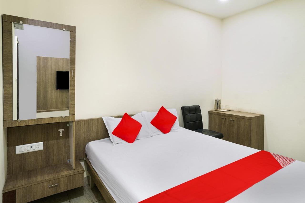 Oyo Flagship Pawan Park Hotel Vellore Bagian luar foto