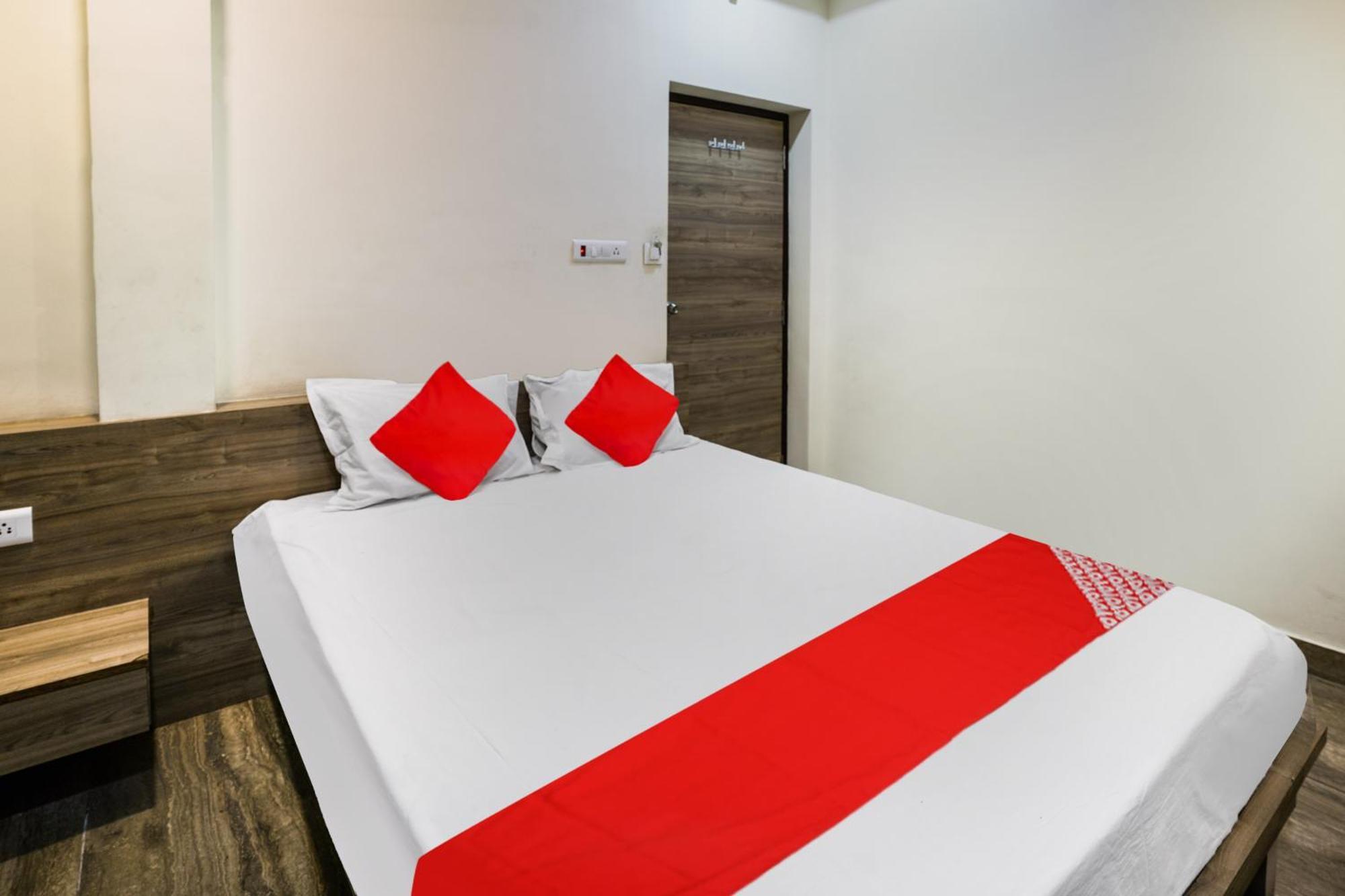 Oyo Flagship Pawan Park Hotel Vellore Bagian luar foto